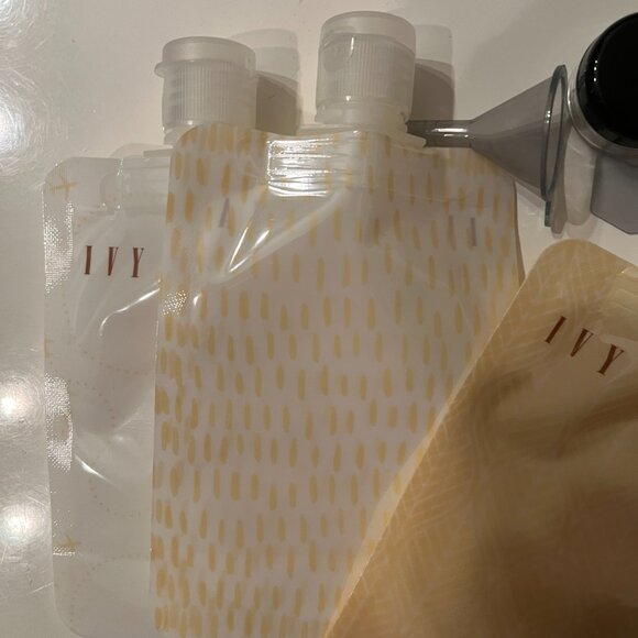 Travel Gift Set Ivy Olivia 9 Piece Refillable Kit and SinglesSwag Fay Socks New - Picture 8 of 13